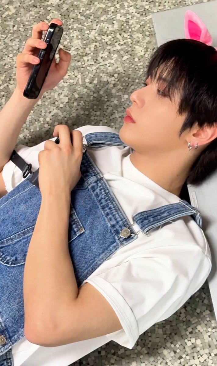mongjey's tweet photo. Moms ad yg tw cara mengurangi screen time anak? Disuruh makan gx mw, mandi gx mw, maunyah cuman sekroll TikTok trus,, tlong yh Moms bagi yg anaknya bandel kayak aku,, Mohon tips n tricknya 🙏🏼 https://t.co/K5d8fjJ9PU