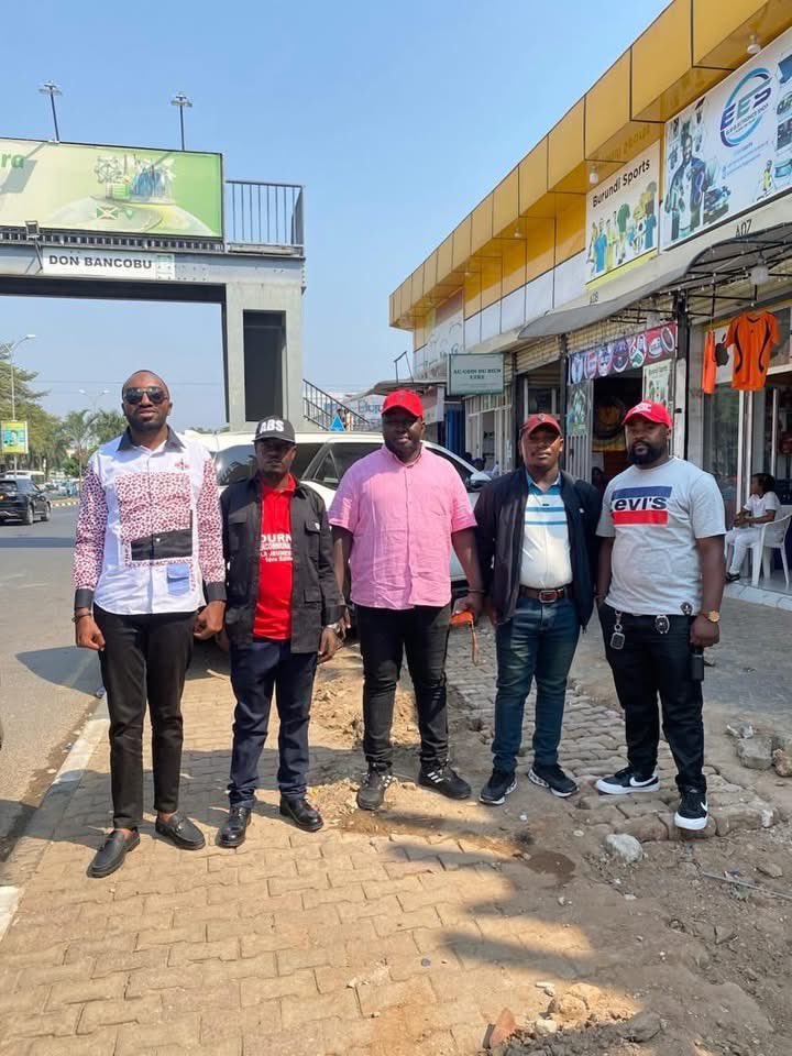 MEsperance23871's tweet photo. ⚽️ Finale du Tournoi de la Cohésion Le Cinyabuguma face aux Bafuliru, une affiche historique sous le signe du vivre-ensemble.

Félicitations et merci à l’Honorable Aimé Boji Sangara d’avoir initié cet événement fédérateur qui rassemble nos communautés dans la paix et la joie. Que la fête soit belle et que le fair-play triomphe ! 🤝@ @JbBaderha @balola_n @ArchiKarhebwa