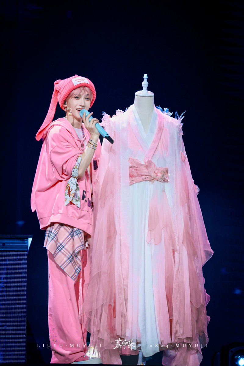 iwashi_Yu_'s tweet photo. 中国の国風アイドル・リュウユ❤️‍🔥中国古典舞をベースにした圧倒的なパフォーマンスと、伝統文化を現代に届ける唯一無二のアーティストです。 https://t.co/9tCBgXg7Q1