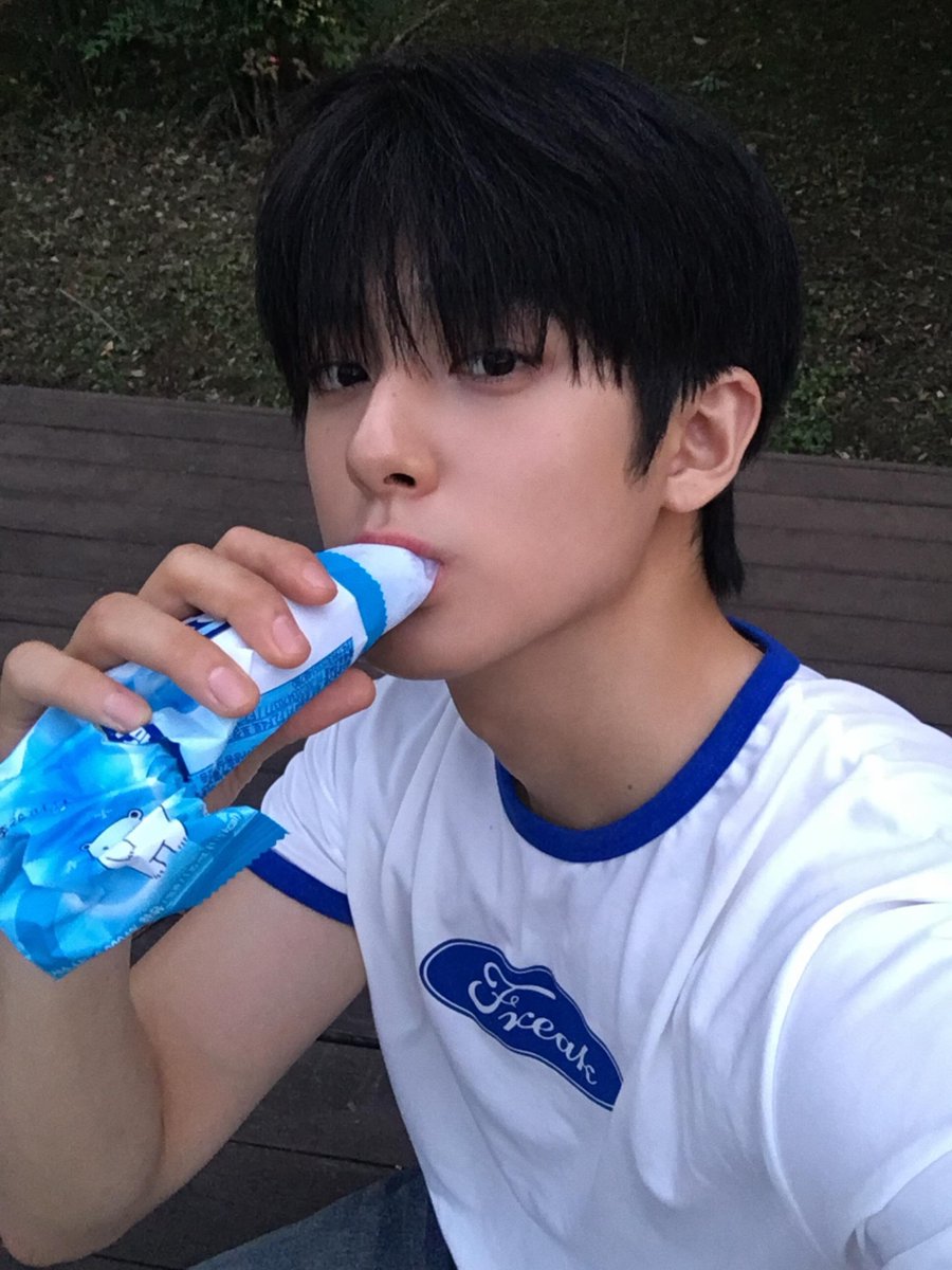 MIN9rreU's tweet photo. 얼굴도얼굴인데얼굴도얼굴
ㅋ.ㅋ https://t.co/uzdnuRvEWW