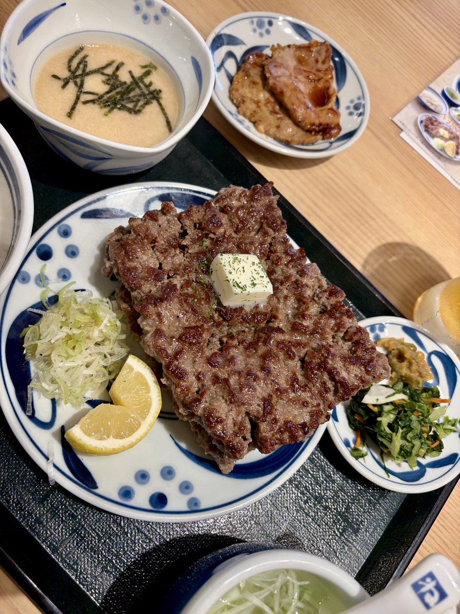 mikkun_a7's tweet photo. 赤羽で #ジェクサー #フィットネス #ボディパンプ #BodyPump 新曲137番
遅めの昼食は #ねぎし チョレギサラダ🥗ガンバくんセット
昨日の夕食は #とんかつ和幸 ロースかつ鍋ご飯 https://t.co/uYStG53wJ8