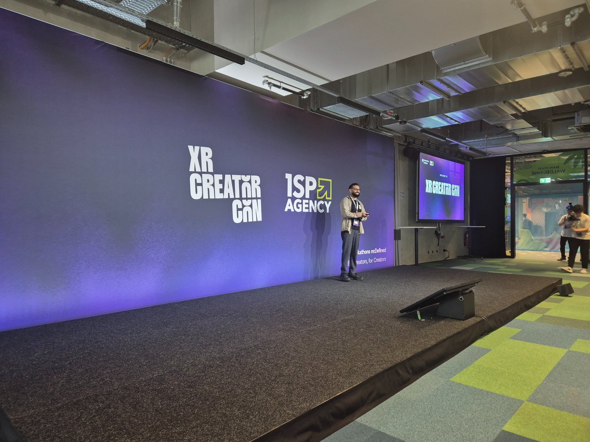 SkarredGhost's tweet photo. #XRCC is starting with the keynote from Dinesh Punni! https://t.co/2ohlgUtEZC