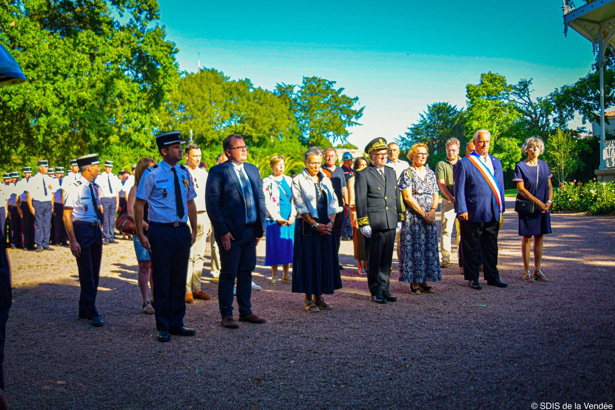 SDIS85's tweet photo. [PRISE DE COMMANDEMENT]
Lundi 29 juin a eu lieu la prise de commandement au centre d'incendie et de secours de Luçon.
👏Le SDIS de la Vendée adresse toutes ses félicitations au nouveau chef de centre, le Lieutenant Ludovic Guiavarch. https://t.co/jCYG2a7j40