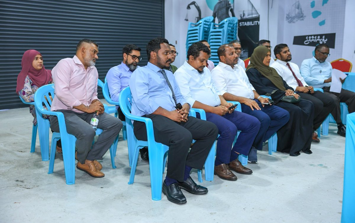 pnc_secretariat's tweet photo. ކޮންގްރެސް ޕާޓީގެ އިންތިޚާބާ ގުޅޭ އޮފިޝަލުންގެ ޓީމާއި ޕާޓީގެ އިންތިޚާބީ ކޮމިޓީގެ ފަރާތުން ބައްދަލުކުރެއްވުން. މި ބައްދަލުވުމުގައި  11 ޖުލައި 2026 ގައި ބޭއްވުމަށް ހަމަޖެހިފައިވާ ޕާޓީގެ ދާއިރާތަކާއި ސްޓިއަރިންގް ކޮމިޓީތަކުގެ އިންތިޙާބުގެ އިންތިޒާމްތައް ހަމަޖެއްސުމާ ގުޅޭގޮތުން މަޝްވަރާ ކުރެވިފައިވޭ.

#DhiveheengeRaajje 
#CongressPartyMV