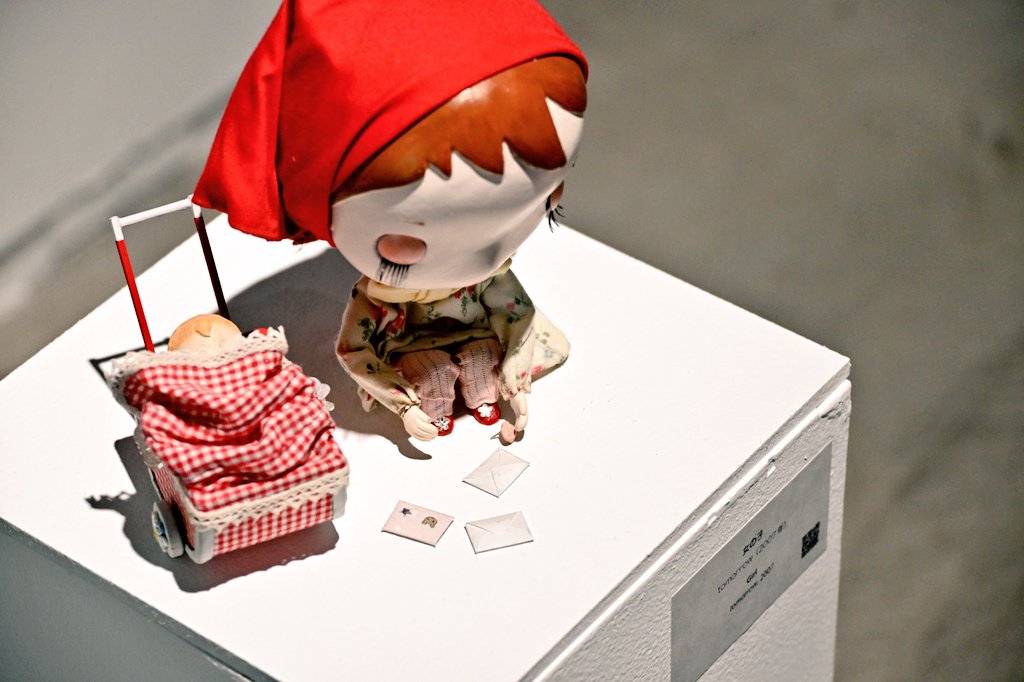albion_de's tweet photo. 村田朋泰さんの個展 tsubu(m)ru 見に行きました！
大好きな森のレシオなどの実物の人形が見れて感無量だった！幻想的な世界観のキャラクターたちの衣装や装飾に懐かしさや土着の質感があって、自分がコマ撮りに強く惹かれるのがなぜか少し分かった気がした！ https://t.co/EYd9rc8qfs
