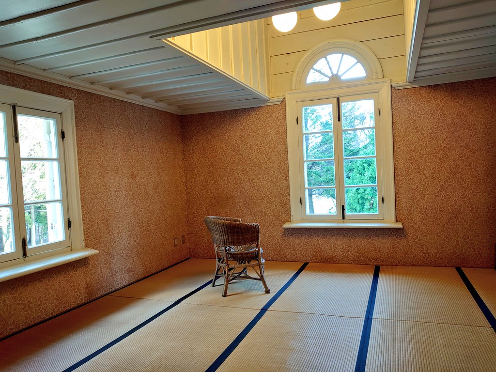 meesyan2's tweet photo. ドイツ公使などを務めた青木周蔵が、ドイツ人の妻・エリザベートのために建てられた別邸です。私には充分豪邸に見えるんですけど…
身体が弱く日本の夏の暑さに苦手なエリザベートのために、故郷のドイツに近い環境で静養できるように建てられた、愛妻家・青木周蔵の妻への愛の結晶✨ですね https://t.co/yHqy5N596g