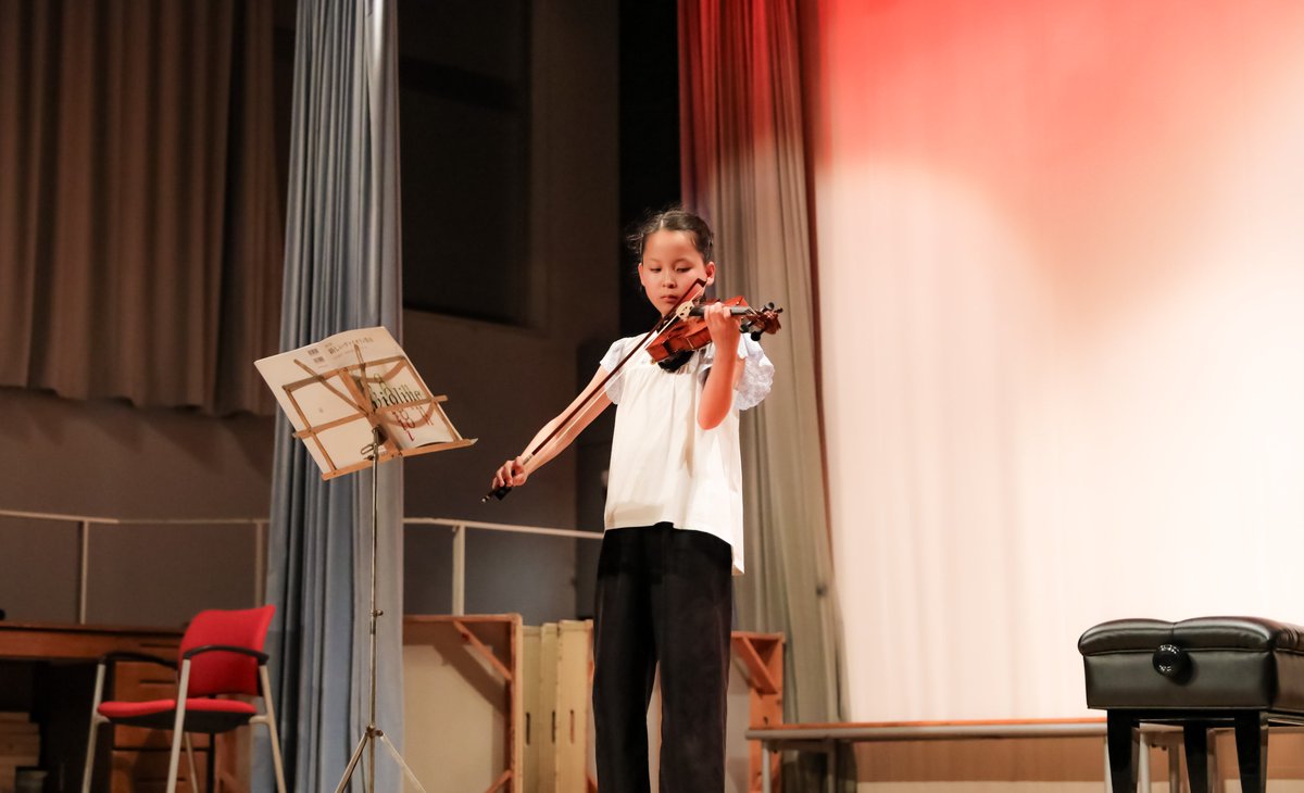 lfitokyo's tweet photo. FÊTE DE LA MUSIQUE 2026🎶
À l’auditorium, les élèves de CE2, CM1 et CM2 ont partagé leur talent sur la scène du lycée français international de Tokyo 👏🎹
@aefeinfo @AEFEAP @ambafrancejp @FLTfapee
#AEFE #Tokyo #LFITokyo https://t.co/lBLENVL4N9
