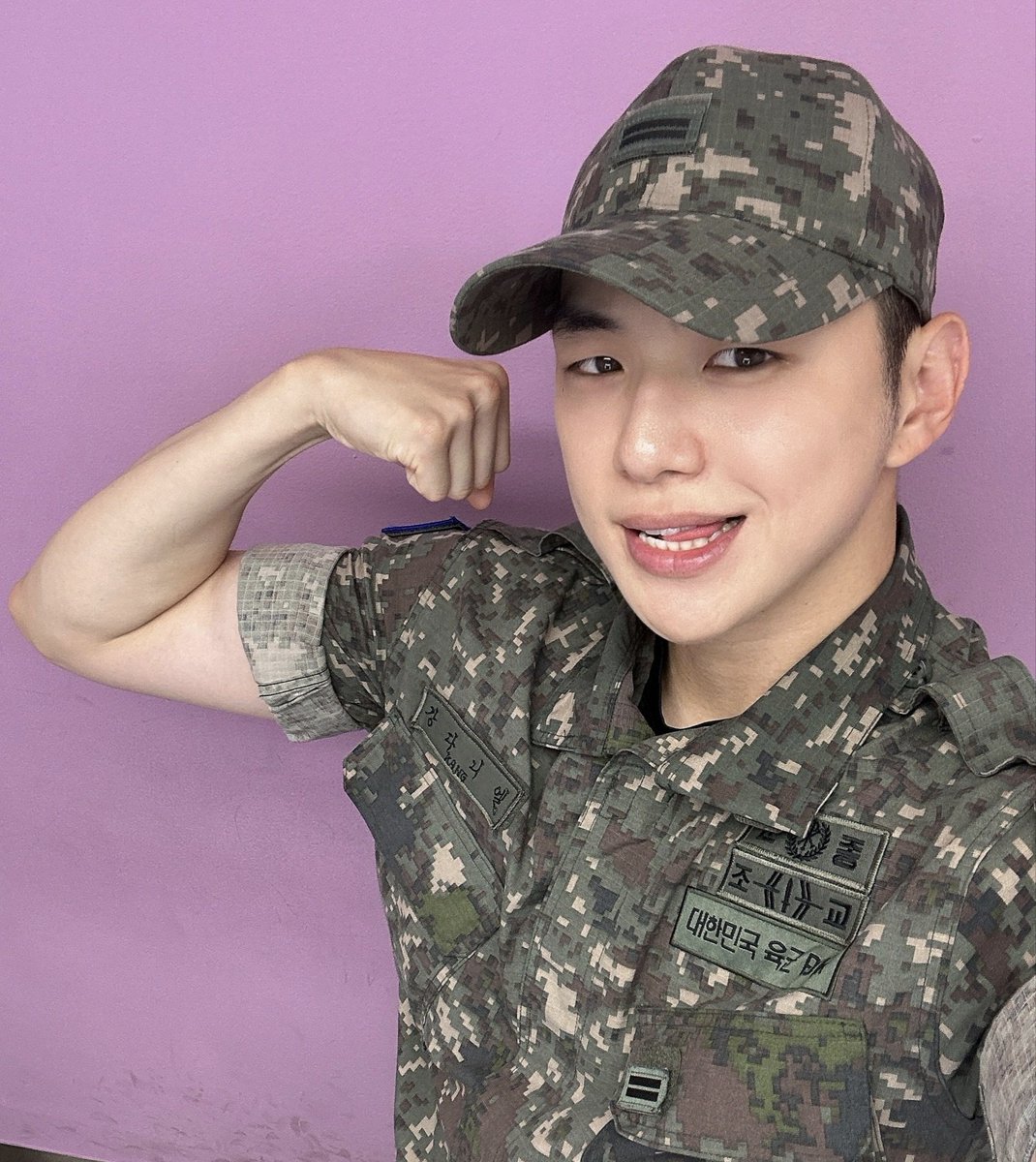 Maebelline1210's tweet photo. 260701 All of Daniel 1808 hrs kst 

🐶 Hello, good evening. I am currently working, but I wanted to let you know that I achieved the Special Warrior status. Thank you all, byeeee

(Omg he is so amazing ! Now he will have another badge on his chest 😭🎖️❤️‍🔥 https://t.co/qjoq4Siyeg