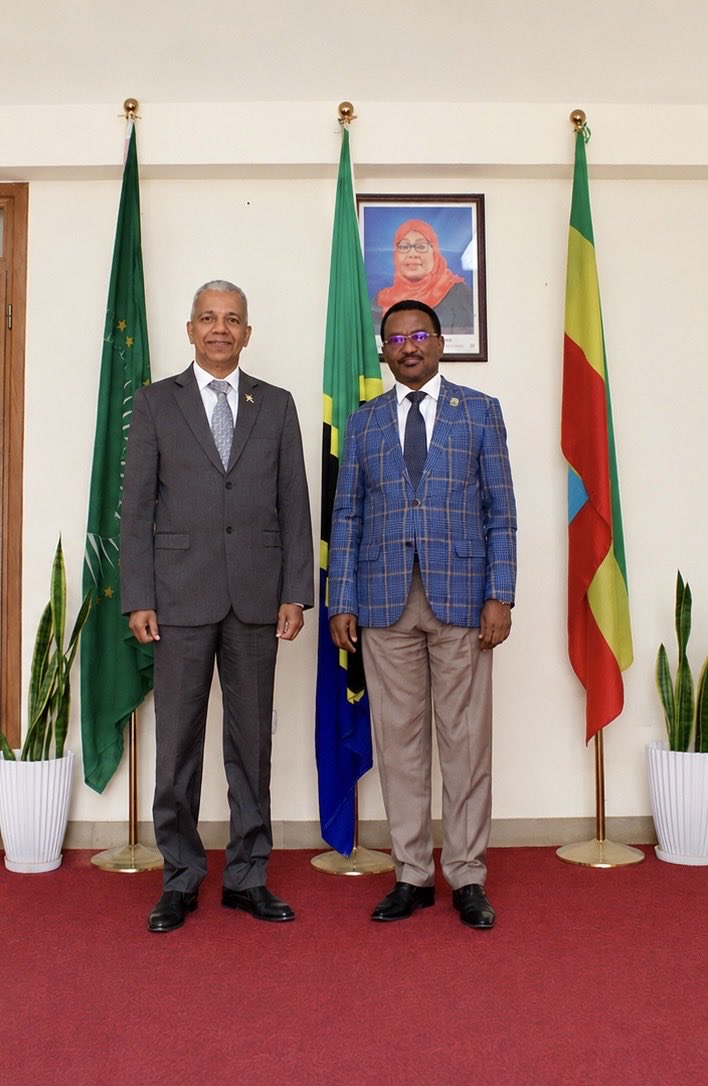 UbaloziAddis's tweet photo. H.E Amb. Innocent Shiyo received H.E. Amb. Dr. Afkar Nadhim Ali Al-Farsi, who paid a courtesy call at the Embassy of the United Republic of 🇹🇿. The meeting provided an opportunity to reaffirm the longstanding diplomatic relationship b/n the Gov/t  of🇹🇿 &amp; the Sultanate of Oman 🇴🇲. https://t.co/Lq8RX2Mj3S