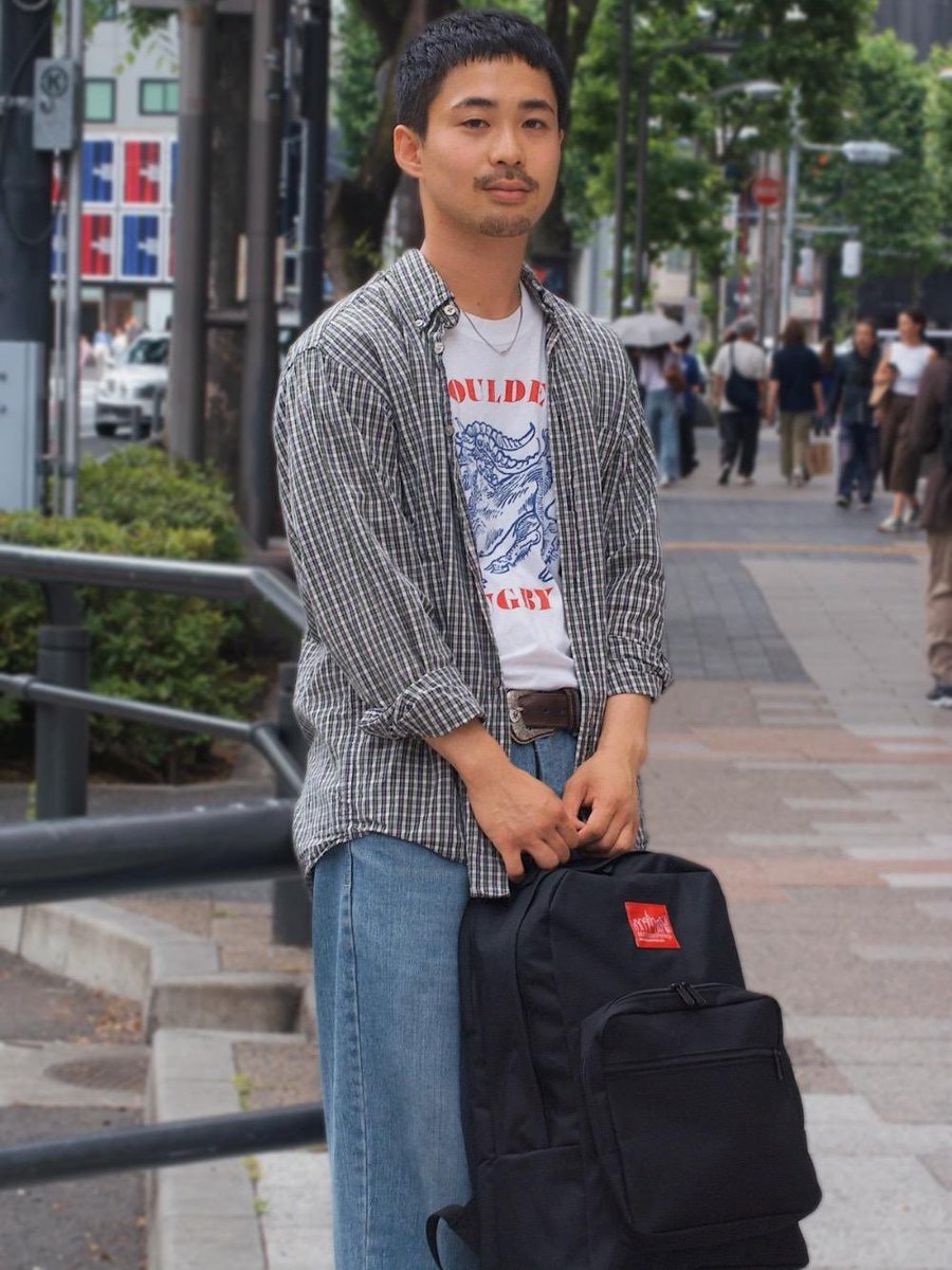 mp_japan_'s tweet photo. Manhattan PortageのSpotifyプレイリスト「#staytough」。

今月のSpotifyセレクターである眞名子さんによるスタイルスナップをホームページにて公開！

https://t.co/9NpgvXNfig https://t.co/3YOwjYdxIs