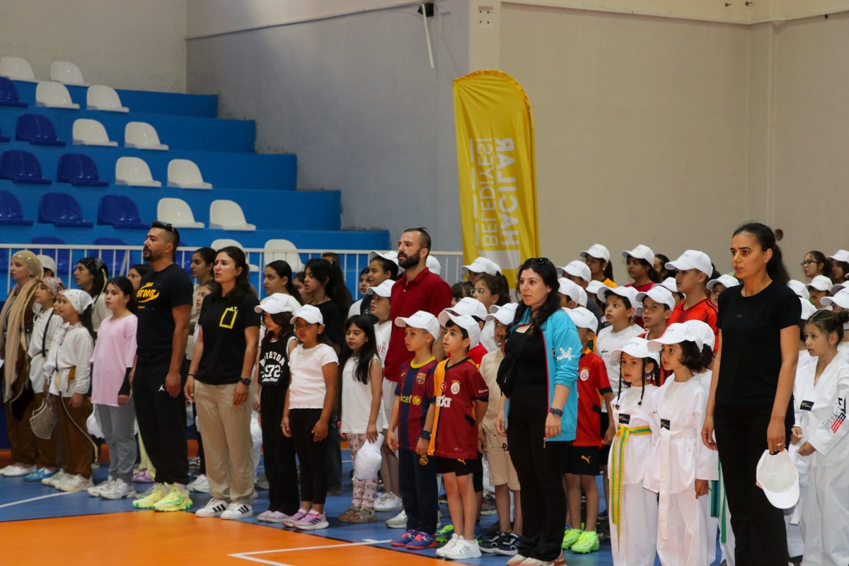 GSB_Kayseri's tweet photo. Gençlik ve Spor İl Müdürümüz Ali İhsan Kabakcı, Hacılar Kaymakamlığı, Hacılar Belediyesi ve Hacılar Gençlik ve Spor İlçe Müdürlüğümüzün iş birliğinde düzenlenen Yaz Spor Okulları Açılış Töreni’ne katıldı. https://t.co/1UInNenScT