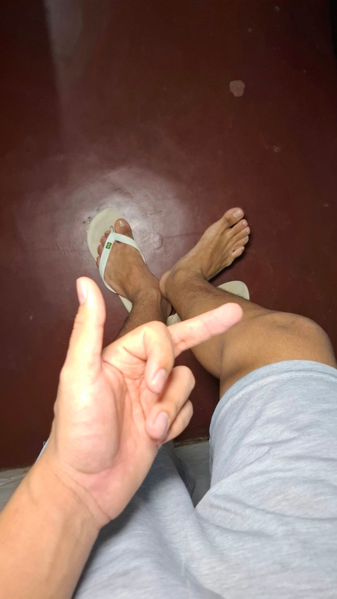 Tryc633's tweet photo. Une chienne veut venir bouffer mes pieds de dz 🇩🇿🇩🇿 ? 

#dz #rebeu #🇩🇿 #moneyslave #soumis https://t.co/ImMCvUnPCt