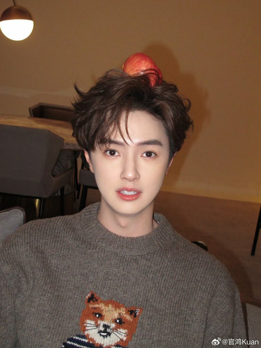 3leaflover's tweet photo. 이 사과인지뭔지를 어쩌라는건지 몰루겟는
포즈도 참 귀엽다 이날머리붐업🤌🏻 https://t.co/Gkb1jz81WZ
