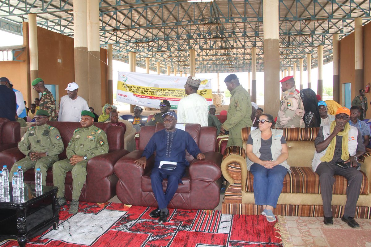 Unicefniger's tweet photo. Dans le cadre de la revue du PDSS (2022-2026), le Ministre de la Santé, le Colonel-Major Garba Hakimi, a mené une mission terrain à Tahoua avec @UNICEF, @UNFPA et @OMSNiger.

Une action conjointe pour renforcer le système de santé au plus près des communautés et des soignants. https://t.co/b4tDMUUtnC