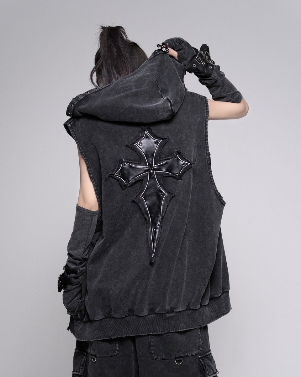 _REFLEM's tweet photo. 👁‍🗨REFLEM(レフレム)
NEW ARRIVAL

ピグメント加工クロスパッチ付きノースリーブパーカー
¥18,480

7月3日（金）発売。
※札幌、福岡は配送遅延の為遅れる場合が御座います。

#reflem https://t.co/IMzhdOophI