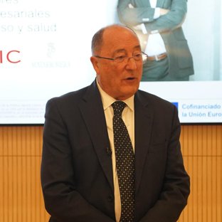 ForoRRHH's tweet photo. 🔴 Directo | @ForoRRHH

👤 Carlos Moro - Presidente de @Matarromera

🎙️"Un directivo de alto nivel tiene que estar siempre. No solo sacando agua del pozo, también mirando el horizonte. Y en el caso del vino hay que analizar dónde va el consumo, dónde va la gente".

#RRHH #EPUNTO https://t.co/cMGDpsOOTC