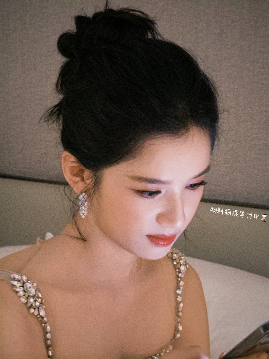 19990710z's tweet photo. 260701 Zhang Jingyi studio weibo update 

“Meeting in different roles, sharing and anticipating a new perfect happiness.
— Catch a glimpse of Xiao Zhang  in the moments between light and shadow 🎞️”

1/3
#ZhangJingyi #张婧仪 https://t.co/lF1zyBWnmG