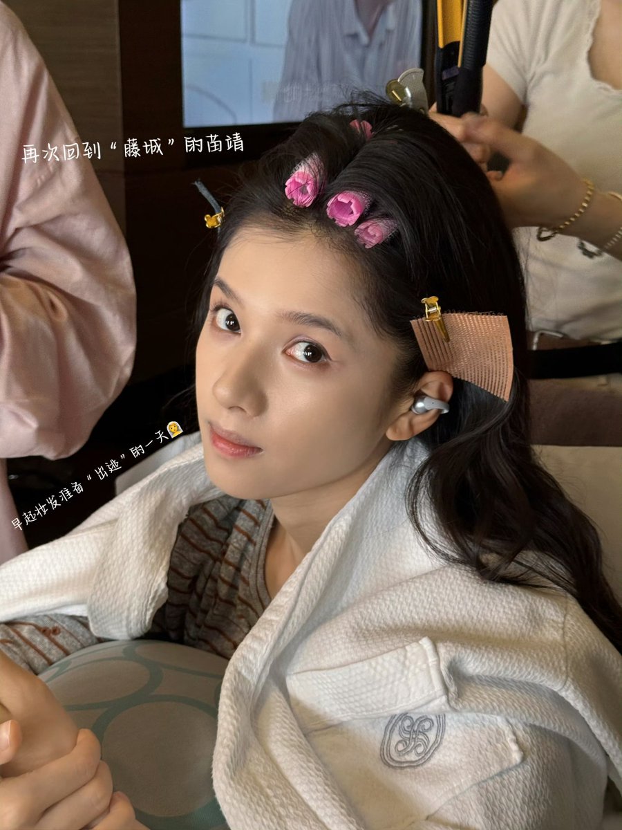 19990710z's tweet photo. 260701 Zhang Jingyi studio weibo update 

“Meeting in different roles, sharing and anticipating a new perfect happiness.
— Catch a glimpse of Xiao Zhang  in the moments between light and shadow 🎞️”

1/3
#ZhangJingyi #张婧仪 https://t.co/lF1zyBWnmG