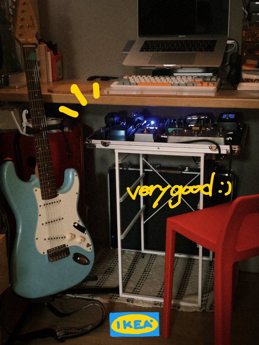 nonono_360's tweet photo. 処分しようとしてたIKEAのレッナールトを、
マイ秘密基地にお引っ越し！
まさかのシンデレラフィット✌️

これでエフェクターを弄るのに屈まなくて済むぜ…！😎さらば腰痛… https://t.co/hJILGg8Xtk