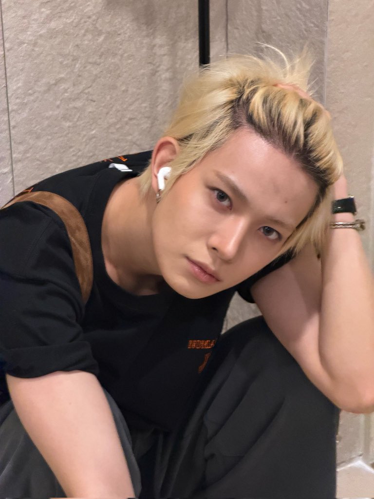 starryevergene's tweet photo. BOY DONT LOOK AT US LIKE THT https://t.co/VHAYymBlWw