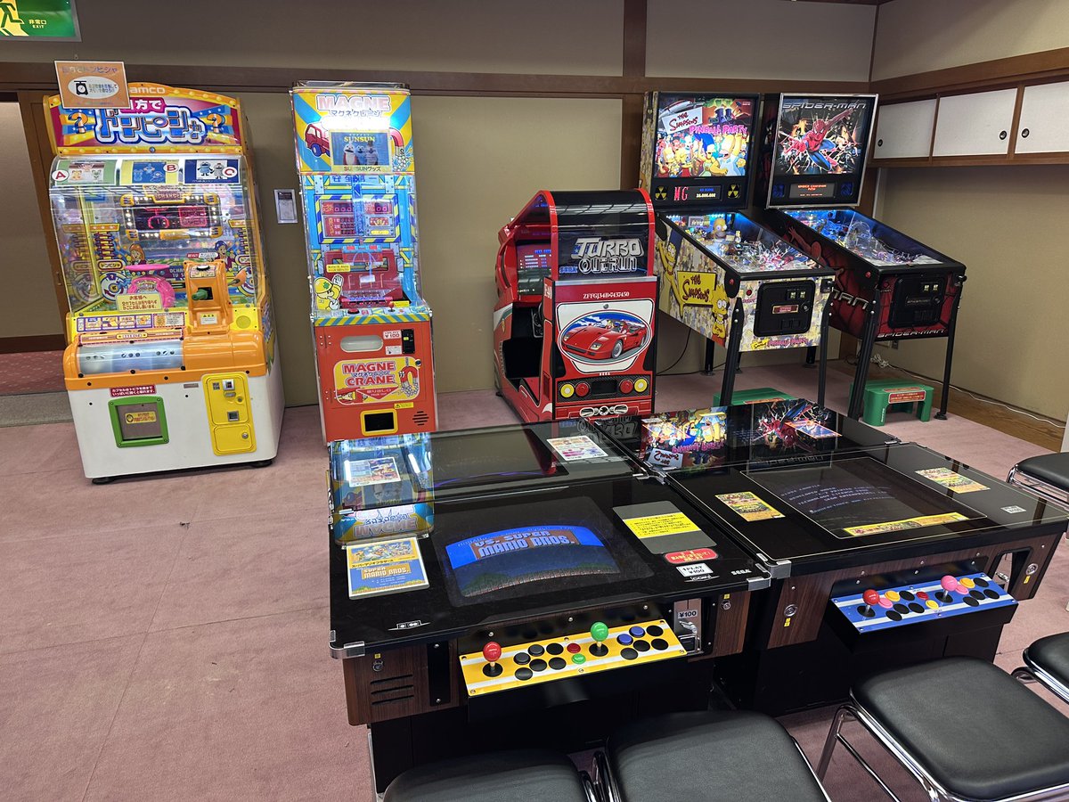 vin_4875kantoku's tweet photo. 静岡県伊東市 伊東ホテル聚楽 ゲームコーナー
「スリルドライブ」
ターボアウトラン
チョロQプルプルレーサー
ガンバレット
アームチャンプスⅡ
電車でGO!2
ワニワニパニック
他…
日本中10年近く自力で探して見つからなかった初代スリドラ…唯一の現存確認機、奇跡の再稼働です。
#レトロゲーム https://t.co/im6RpiCIjx