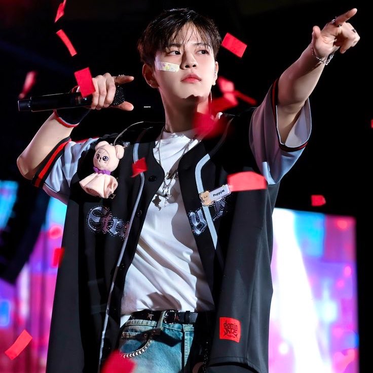 skzpopbase's tweet photo. Seungmin in new 🫧 messages❤️‍🩹

“It feels like a pity the way time has gone by but i'm doing my best with rehabilitation and taking care of myself with the goal of performing on stage again. I want it so bad” https://t.co/JRKzSkMWdh