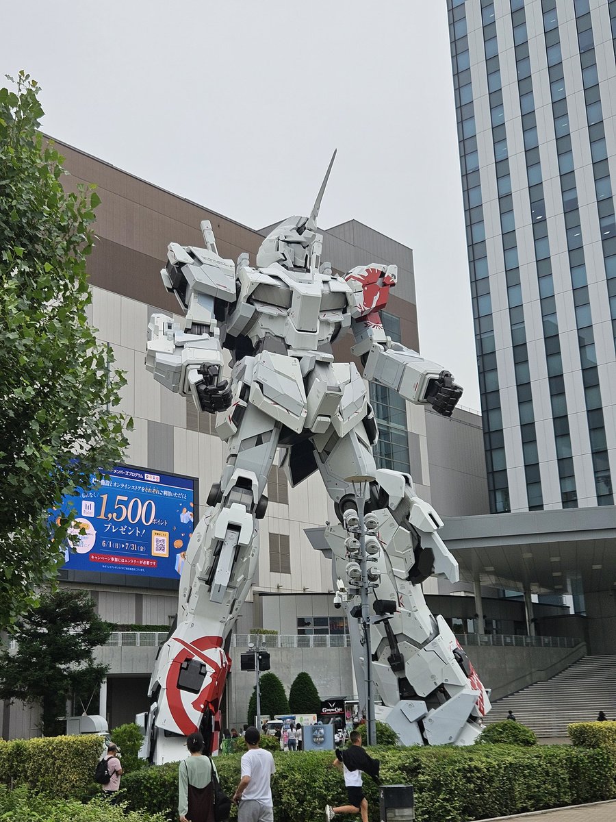 tatsuwon_n's tweet photo. 8月に撤去されるということなので、ユニコーンガンダム撮ってきた✨
改めて凄いでかかったわ～🤗
ガンダムベース東京行って欲しいものも買えたから良かった☺
でもまだまだ欲しいものあったからまた行きたいな。
にしてもめっちゃ疲れた～💦
やっぱりお台場は遠い💦💦

#ガンダムベース東京 https://t.co/CBRrsTTBSi