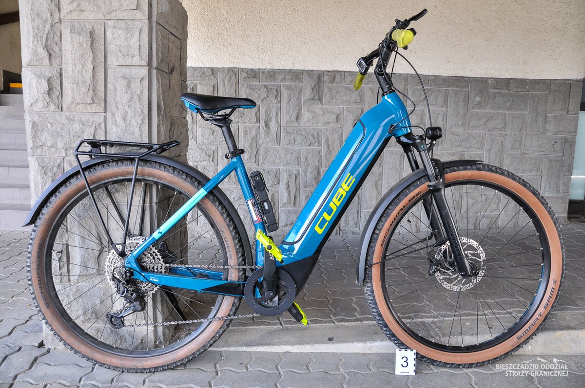 Bieszczadzki_SG's tweet photo. 🚲 Od początku 2026 roku #BiOSG ujawnił 23 skradzione rowery warte ok. 150 tys. zł. Tylko w ostatnich dniach mundurowi z #PlacówkaSGwKorczowej odzyskali 9 jednośladów – 6 w niedzielę i poniedziałek oraz 3 rowery elektryczne 23 czerwca. Wszystkie pochodziły z kradzieży w Niemczech https://t.co/ICoQwxBpNz