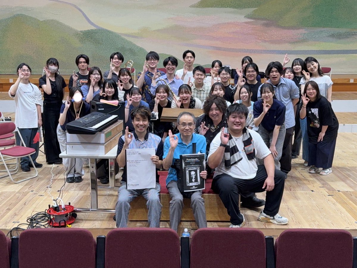 brasstar_a_f_'s tweet photo. 《6/28ホール練習》

コンクールまで2週間！
日曜日はホール練習でした。
本田先生にお越しいただき、練習を見ていただきました。
色々アドバイスを貰い、メンバーにとってとてもいい機会になったと思います🎶

最後はみんなでパシャリ📸

 #BrasstarAcademieFukushima 
  #吹奏楽 https://t.co/qLkJTGLWWW