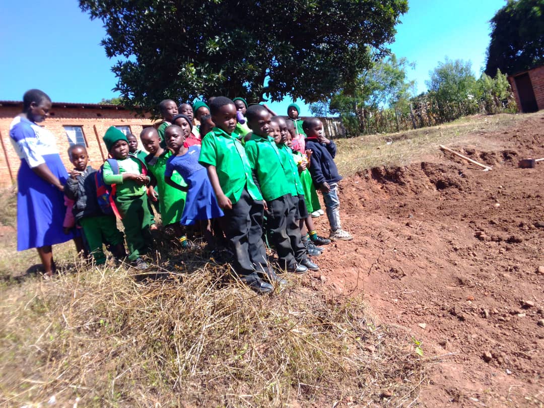 1popmovement's tweet photo. #POPZimbabweInitiative | Activity 1 | Sibonile Myambo
Preschool teachers gained tree nursery skills, helping strengthen environmental education and future tree planting efforts.
📍#Zimbabwe
#POPMovement #ClimateAction #YouthCAN https://t.co/XoeCBCwbfh