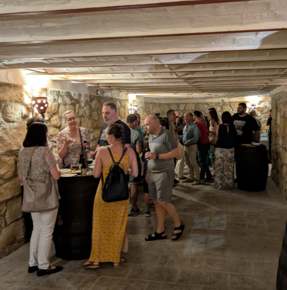 UnedJaen's tweet photo. ¡Gran cierre de la jornada de ayer, del curso 'Trastorno del espectro del autismo!
Los participantes del #CursoDeVerano en UNED Alcalá la Real disfrutaron de una visita al Palacete de la Hilandera, con actuación del grupo en Clave de J y compartimos un agradable cóctel. https://t.co/vvzneEr1A1