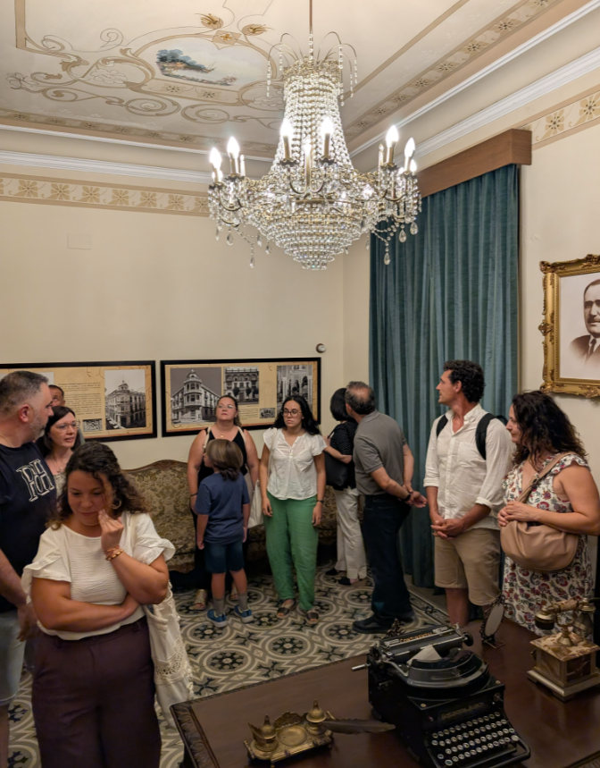 UnedJaen's tweet photo. ¡Gran cierre de la jornada de ayer, del curso 'Trastorno del espectro del autismo!
Los participantes del #CursoDeVerano en UNED Alcalá la Real disfrutaron de una visita al Palacete de la Hilandera, con actuación del grupo en Clave de J y compartimos un agradable cóctel. https://t.co/vvzneEr1A1