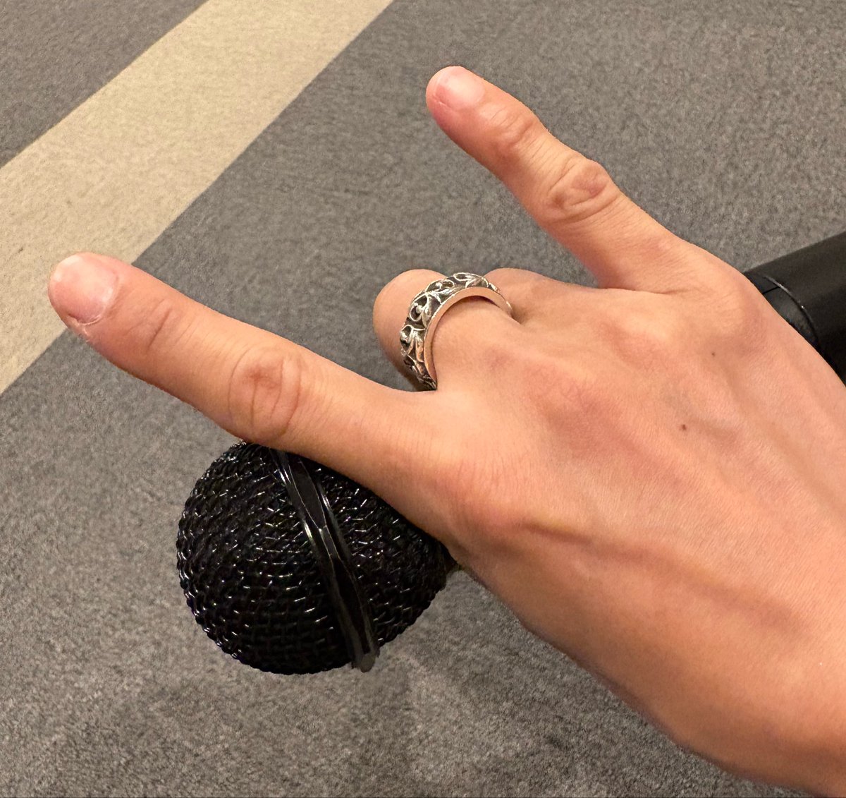 tomoyacaligula1's tweet photo. おはやってぃ🐺🤟

今日はマキシマムザフェロモンのスタジオ来てます🤟
久々だけど頑張ります🎤

ライブチケットも予約受け付け中なんでよろしく🤟 https://t.co/9t5mBg0uKk