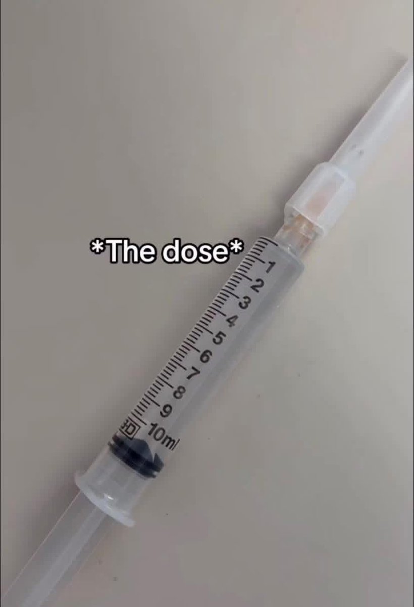 HubWendy's tweet photo. Nursing student: Ma, I just administered 10ml insulin to Mrs. Â. 

Nurse Clinician: You say????

What would you do if this happens in your shift?

Remember, you didn’t send him/her to do so because they are supposed to work under strict supervision but the student was only being proactive because he/she felt that was the right dose.
