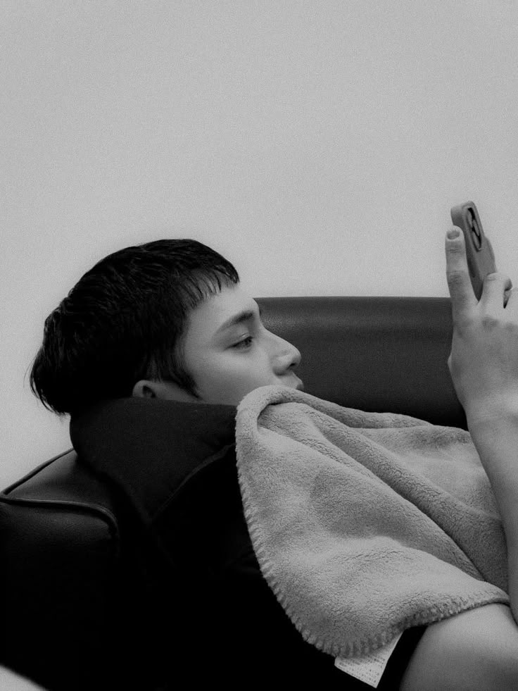 cafeminwon's tweet photo. how he posted him                how he posted him https://t.co/j1jwSqjK7J