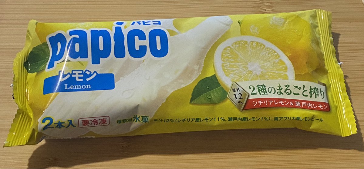haagen_pick's tweet photo. グリコ パピコ レモン

シチリア産と瀬戸内産の2種のレモンが生む甘酸っぱさに、ピール由来のほろ苦さが重なる。奥行きのある味。微細氷はなめらかなのに後味は爽快。酸味はかなり控えめでレモンが苦手な人でも食べやすそう。夏のリフレッシュにぴったり🍋

#アイスクリーム
#icecream
#アイス日記 https://t.co/pHSxkbvIno