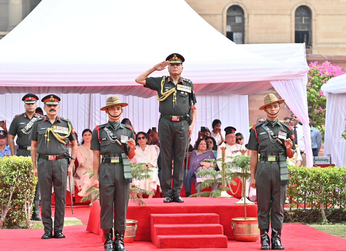 adgpi's tweet photo. #GeneralDhirajSeth, #COAS, upon assumption as the 31st Chief of the Army Staff, reviewed a Ceremonial Guard of Honour at the #SouthBlock Lawns. On the occasion, General Seth outlined his vision of #VIJAY for the Indian Army:

V  -  Vigilance and Readiness

I   -  Innovation and Transformation

J  -  Jointness and Integration

A - Atmanirbharta and Capability Development

Y - Yodha First

Guided by these principles, the Indian Army will continue its transformation into a more capable, agile and future ready force.

@DefenceMinIndia
@SpokespersonMoD