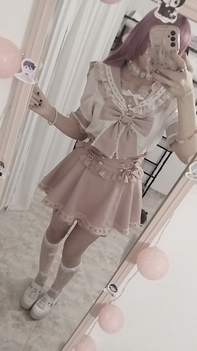 succubus__gf's tweet photo. wore my new blouse yesterday for the first time <33 it's so cute but i couldn't take any more pics than these, hopefully i can wear it again soon and have more pretty photos with it >_<
thanks @thekbchan for gifting it to me!! ♡♡ https://t.co/AOJHLh1A6Z