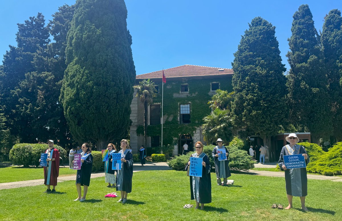 yunusunbabasi's tweet photo. 30 Haziran 2026 Boğaziçi Üniversitesi Akademisyenleri Nöbeti no. 1341. Direnişin 6. yılı/2004. günü @UniBogazici #KabulEtmiyoruzVazgeçmiyoruz
June 30, 2026 Bogazici University Faculty Vigil #1341/6th year/2004th day of the resistance @unibogazici_en #WeDoNotAcceptWeDoNotGiveUp https://t.co/RSqtkdQeRo