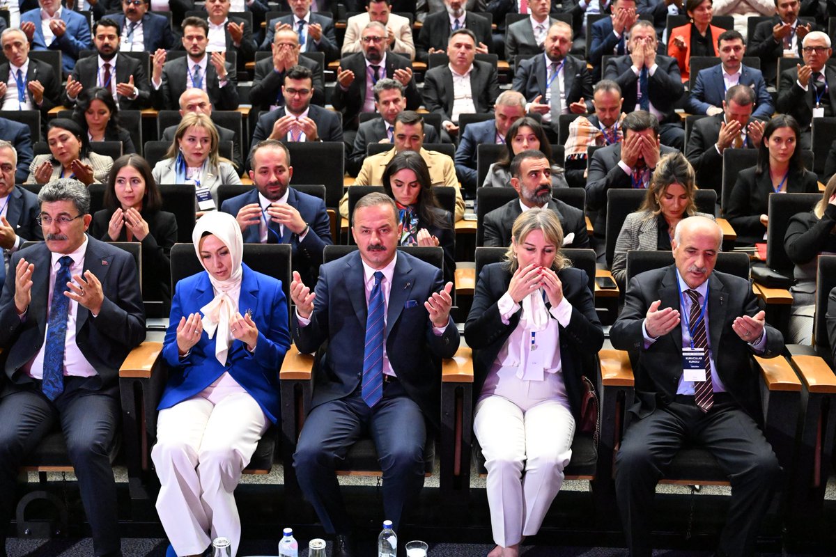 turkiahaber's tweet photo. #SONDAKİKA 

Muhalefet erirken Anahtar Parti’den üye rekoru

—Yavuz Ağıralioğlu liderliğinde kurulan ve teşkilatlanma hızını artıran Anahtar Parti, 

son 6 aydaki performansıyla 142.083 üyeyi aşarak resmi kayıtlarda en hızlı büyüyen dinamik güç haline geldi. https://t.co/A3uteX52jW