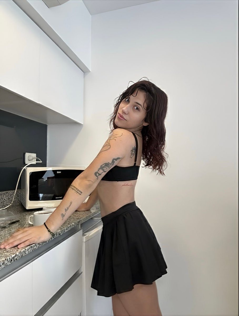 Chloepmoc's tweet photo. Accepterais tu d'embrasser une femme de mon âge 48 ans (sois honnête ) ?

◯ Oui

◯ Non

◯ Ça dépend https://t.co/9tvGsESz9S