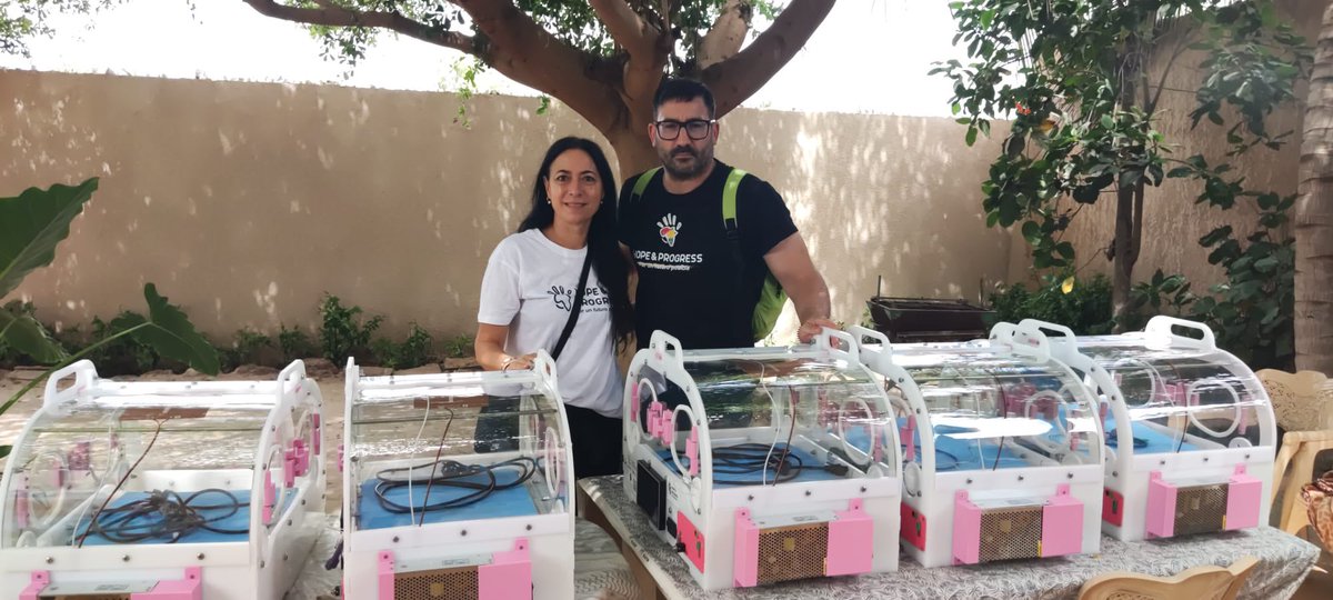 CESAG_'s tweet photo. Hope and Progress, liderada por Carlos Bardají, ha entregado hoy 5 incubadoras al Hospital Tefesse de Mbour (Senegal), con la colaboración del CESAG, @Vueling y @RiuHoteles. Ya son 25 incubadoras donadas para salvar la vida de bebés prematuros. ¡Seguimos trabajando! 💙 https://t.co/nTpIk5r23D