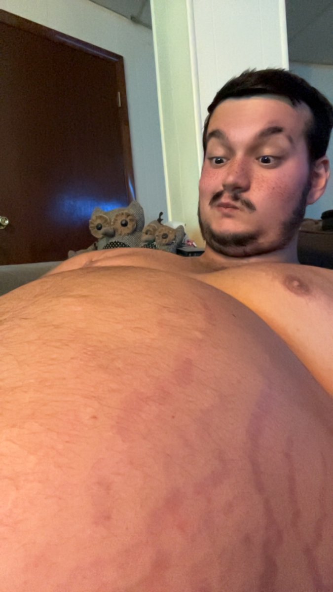 IAmTHEEFatboy's tweet photo. Oh hey whatcha doing down there 😏

https://t.co/eTwm082q5w https://t.co/poFYUipsTt