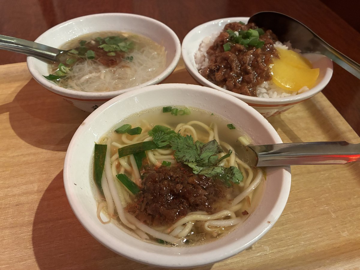 fpblossoms's tweet photo. 現地の味の担仔麺食べられたーー！！嬉しいー！！ https://t.co/IbKStrXX6r