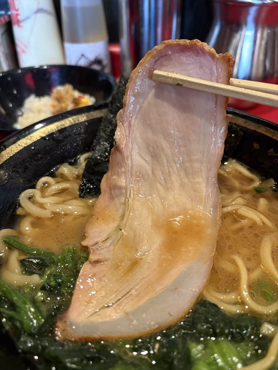 Y4d6jKuYjd31328's tweet photo. 🏮王道家直系 我道家 OSAKA本店
🍜【限定】らあめん並 / 1000円
🍜【限定版】半熟卵まぶし / 320円
🥬ほうれん草 / 110円
お好み：本店・普通・麺柔・油多め　

いつもの醤油のキレある出汁感というより、濃度あるスープでした🙌
初の卵まぶし美味すぎ✨

#家系ラーメン　
#難波グルメ
#なんばラーメン https://t.co/0bBaOA4EtF