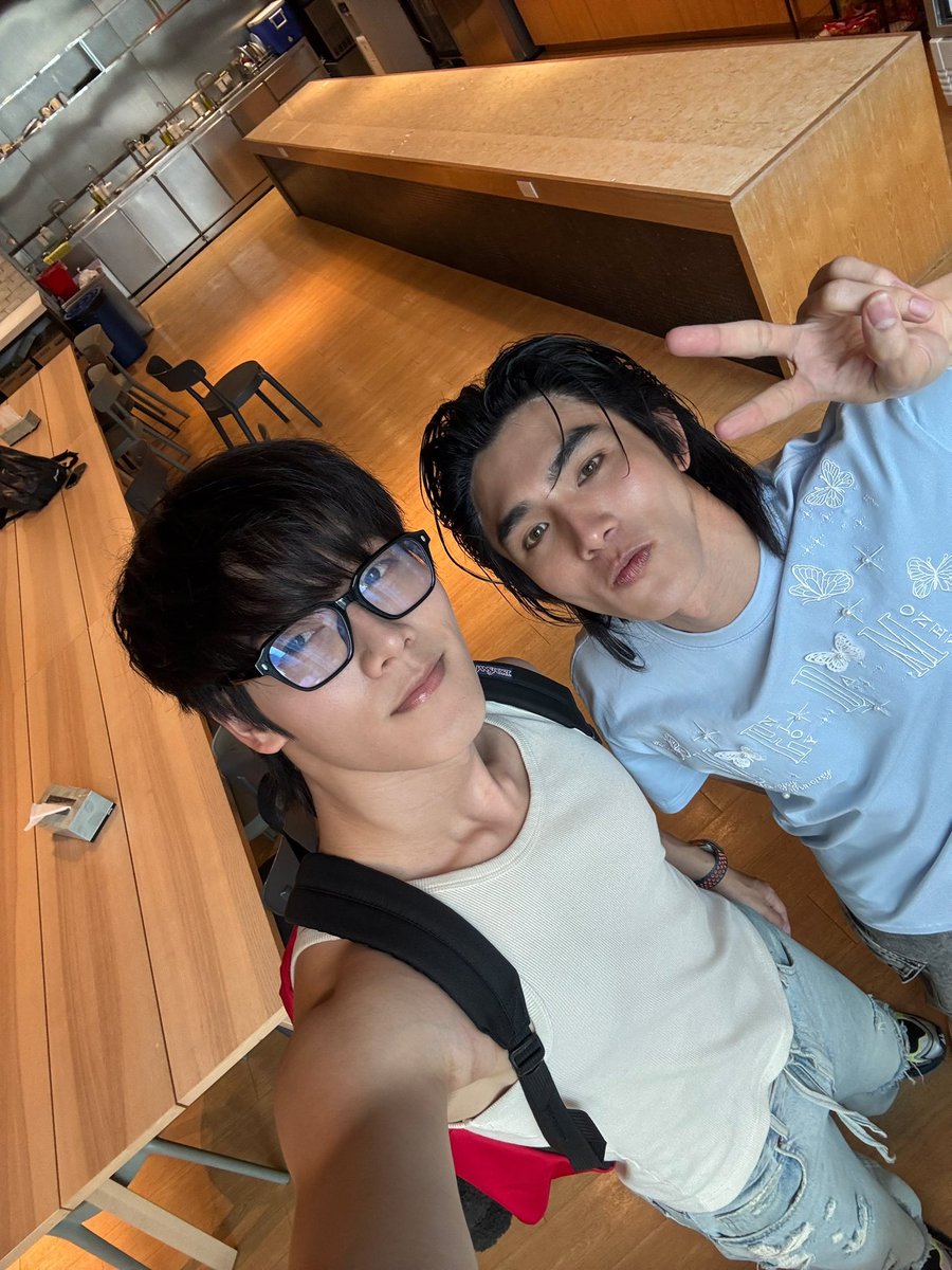 natsakan_c's tweet photo. เจอกันทุกวัน @bxxm_rvw https://t.co/nk1mHnk1IF