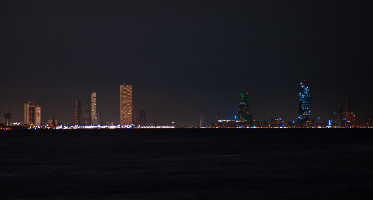 LoaiYar's tweet photo. صورة بانورامية ليلية لافق مدينة جدة

نافورة جدة هنا مصورة من مسافة 28.8 km، ما اتوقع احد قد صورها من مكان ابعد https://t.co/zs6ZtJqmaJ