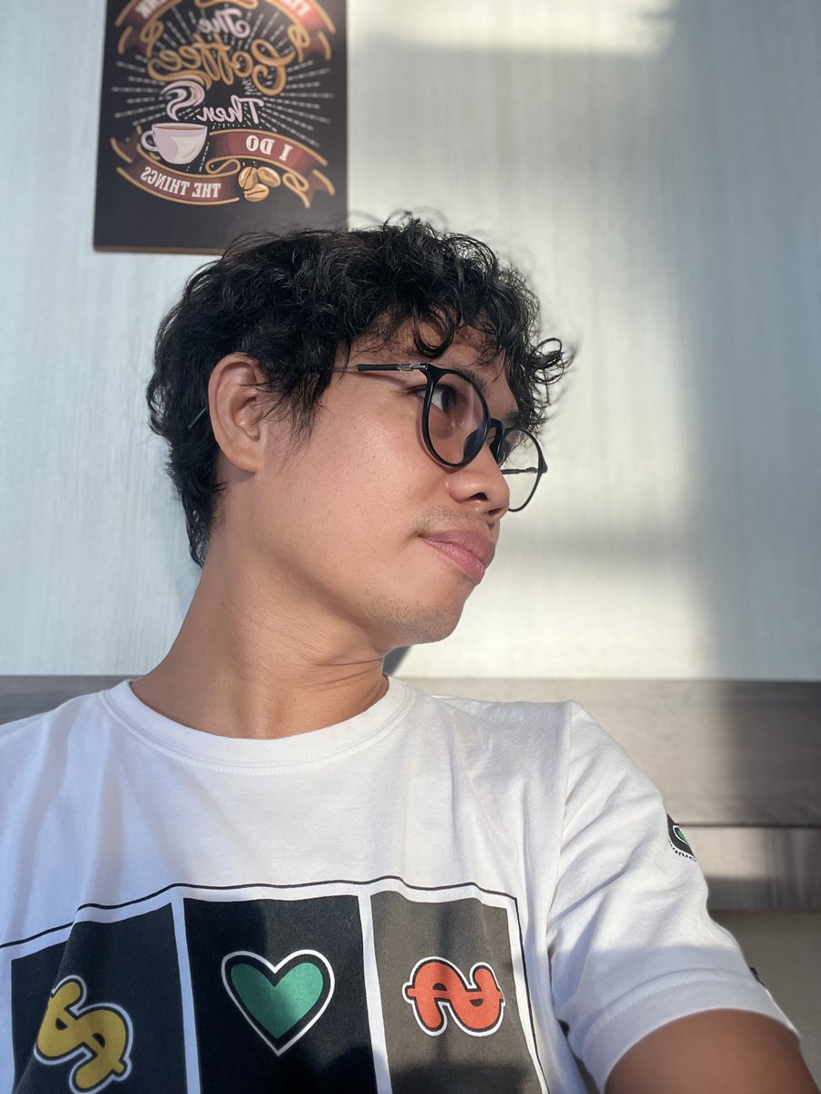 ademutama's tweet photo. Suggest me a good song ... #makassar https://t.co/51xg3TWpOk