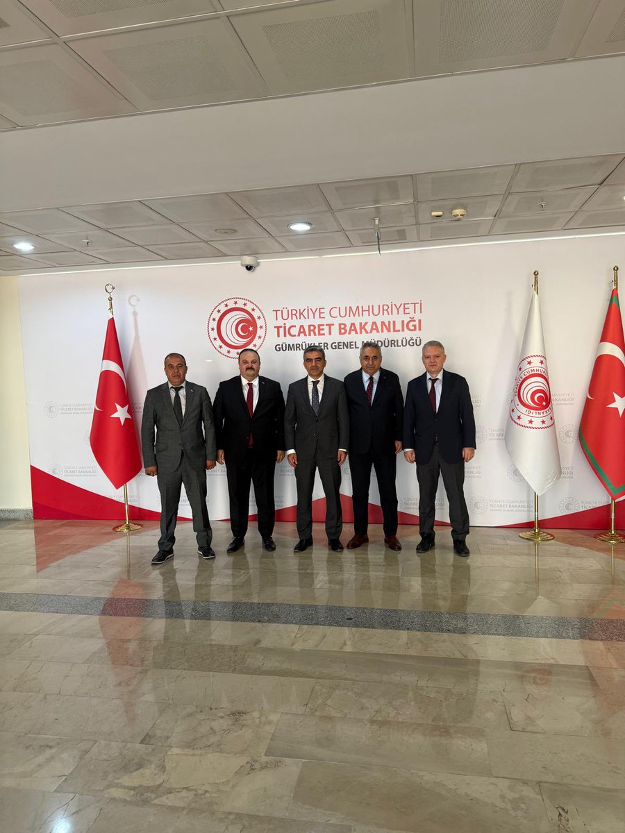 TurkesGuney's tweet photo. 📌 GÜMRÜKLER GENEL MÜDÜRÜMÜZE ZİYARET

📌 Genel Başkanımız Türkeş Güney, Genel Başkan Yardımcımız Halil Başer, Ankara Ticaret Şube Başkanımız Seyfettin Sarı ile birlikte Gümrükler Genel Müdürümüz Mustafa Gümüş'ü ziyaret ettiler.

📌 Nazik kabulleri ve misafirperverlikleri için Sayın Genel Müdürümüze teşekkür ederiz.