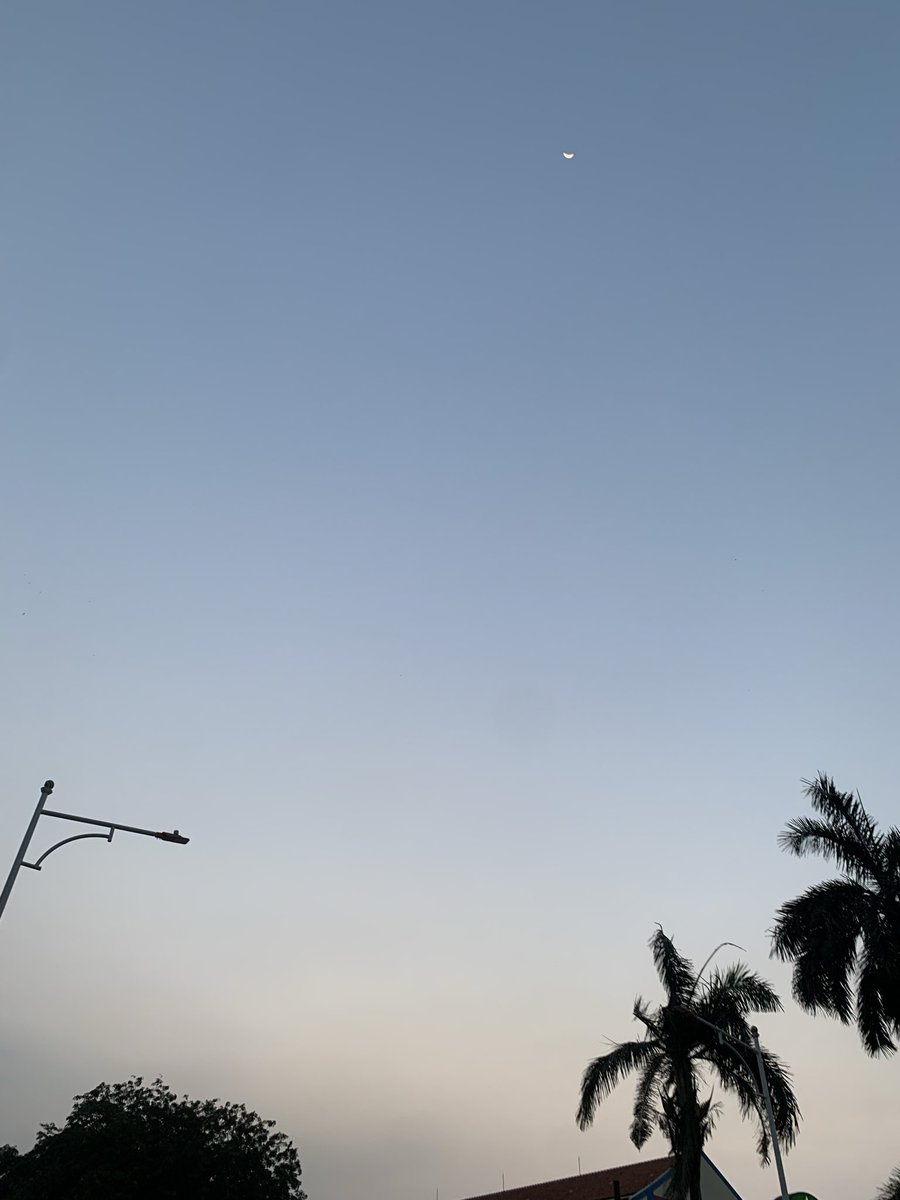 Diarydefangirl's tweet photo. Just like the evening sky good things will come to us We just have to be patient, even if it feels slow https://t.co/jUSAGLylkD